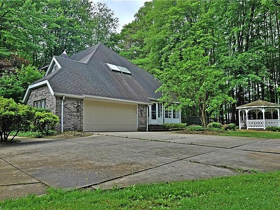 3rd image of 3695 Saint Andrews Dr