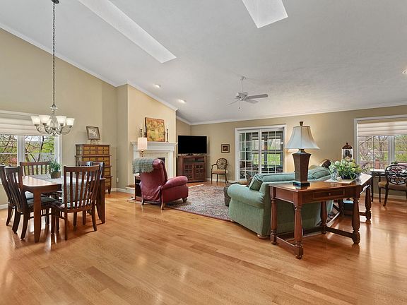 5th image of 8 Briarwood Ln