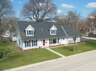 136 S 12th St, St Charles, IL 60174