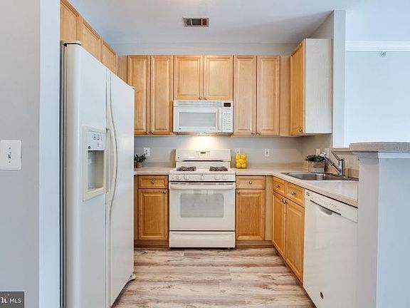 4th image of 9480 Virginia Center Blvd Unit 428