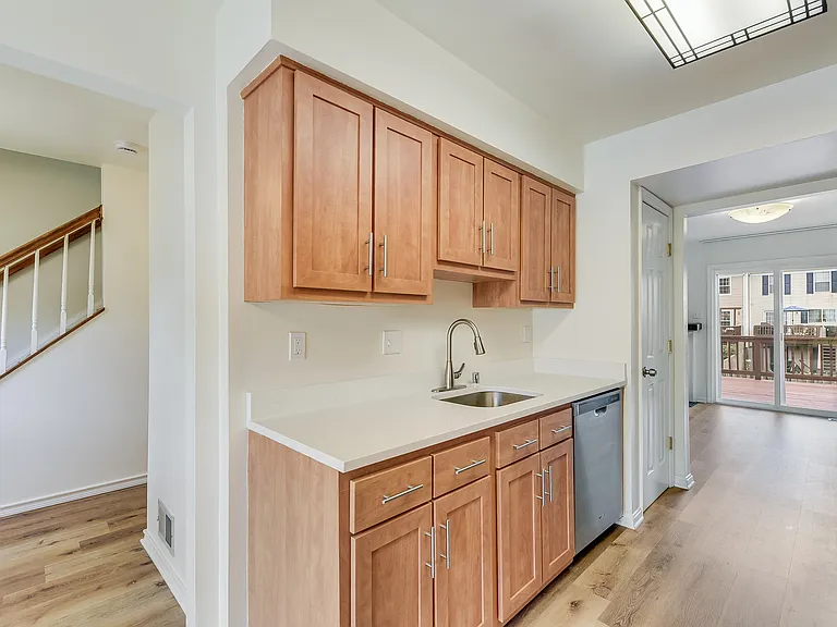 1806 Glendale Ln — Photo 37