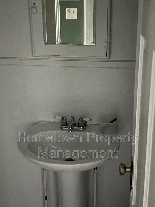 1 bed, 1.0 bath, $750 — Photo 2