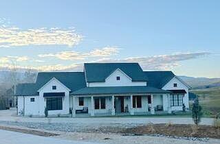 1st image of 3 Turnberry Dr