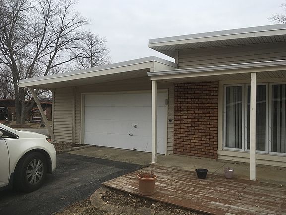 2nd image of 229 Shabbona Dr