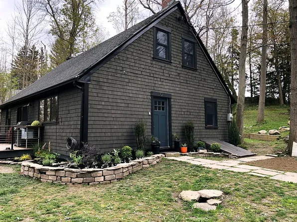 801 Chairfactory Rd, Elma, NY 14059