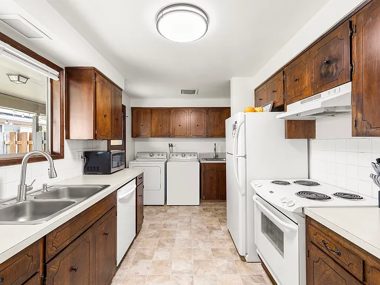 565 Barton Ave #565 — Photo 11