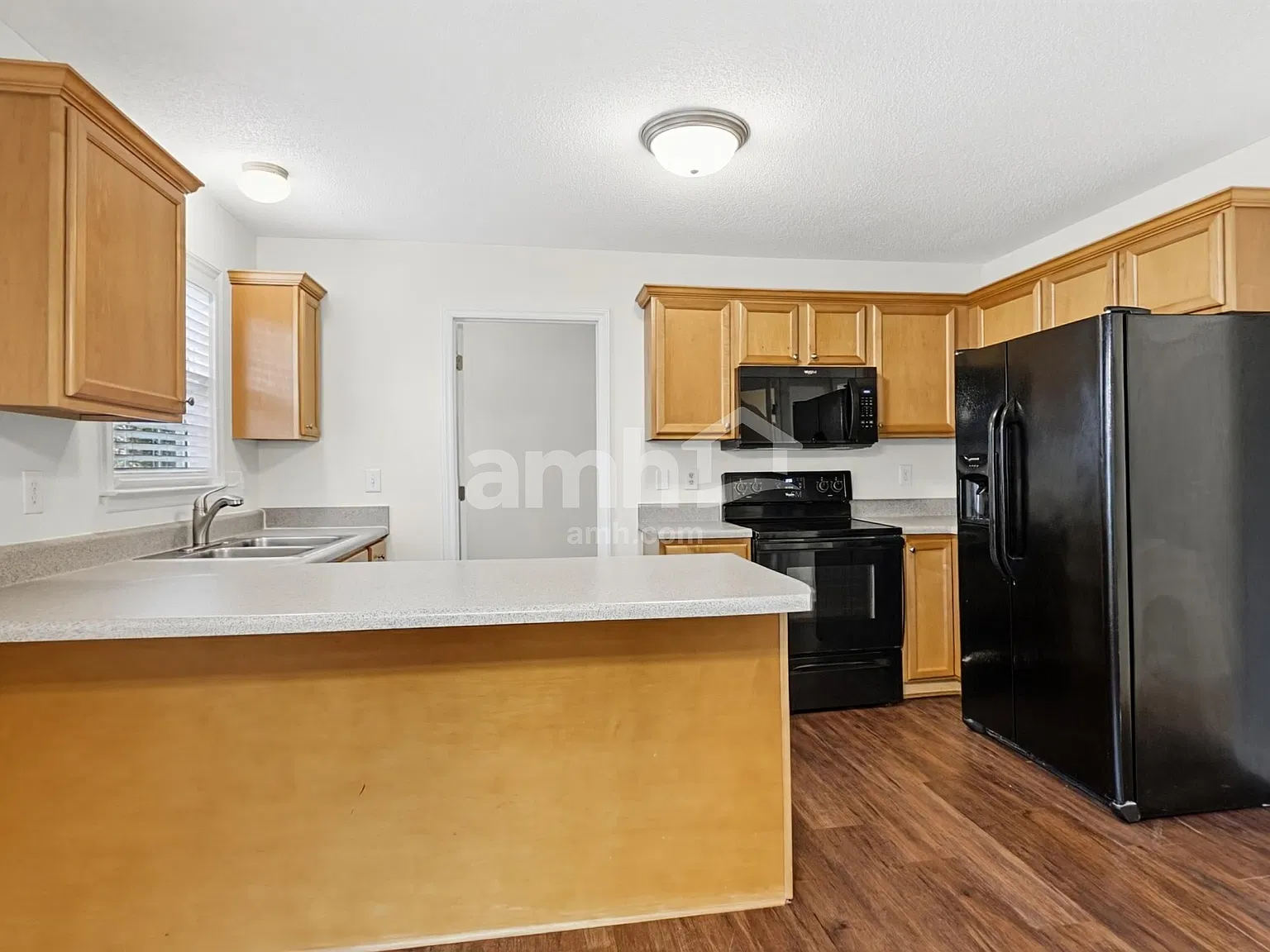 3 bed, 2.5 bath, 1376 sqft, $1,845 — Photo 4