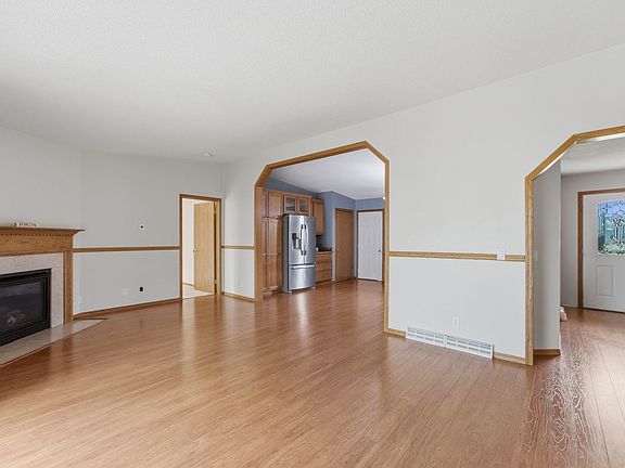 3rd image of 430 Michelle Ln