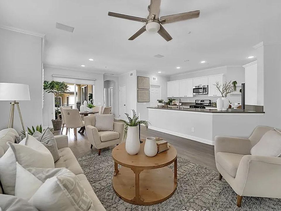 Living/dining/kitchen space