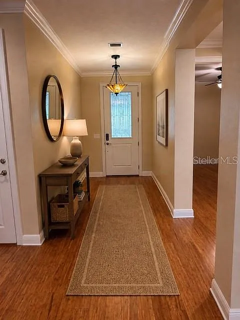 3 bed, 2.0 bath, 2421 sqft, $3,700 — Photo 4