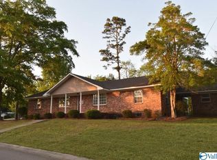 3500 Colonial Dr, Guntersville, AL 35976