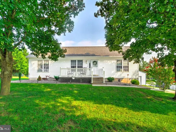 93 Kennick Dr, Windsor, PA 17366