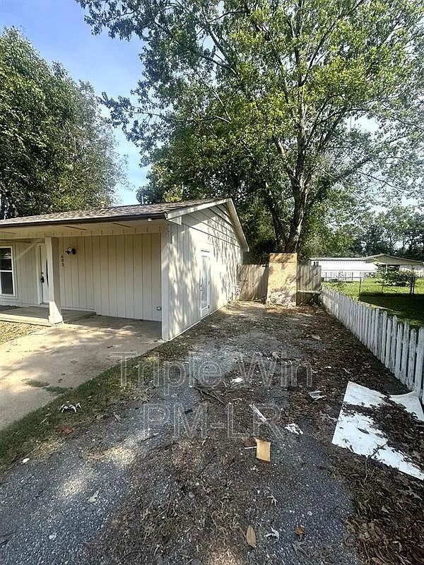 4 bed, 1.5 bath, 1224 sqft, $1,395 — Photo 2