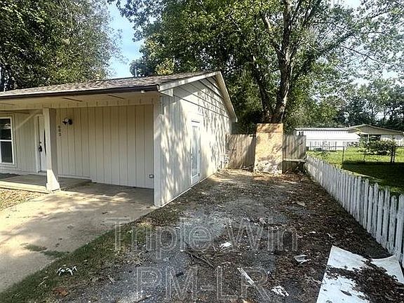 2nd image of 602 SW 2nd St