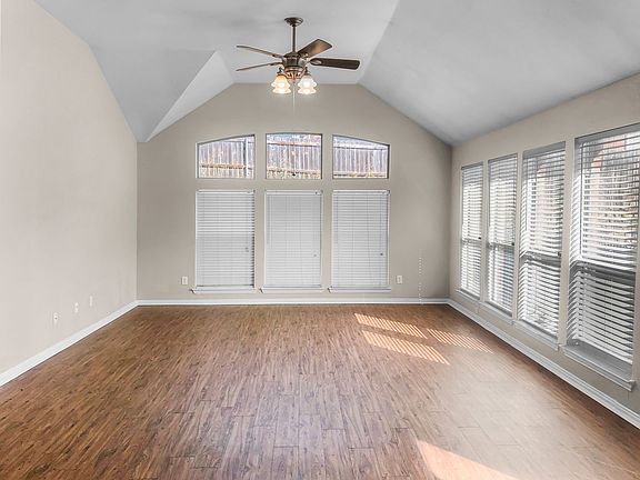 5th image of 509 Twin Knoll Dr