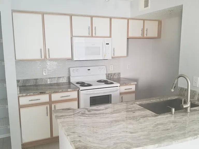 2207 Antigua Pl #718 — Photo 3