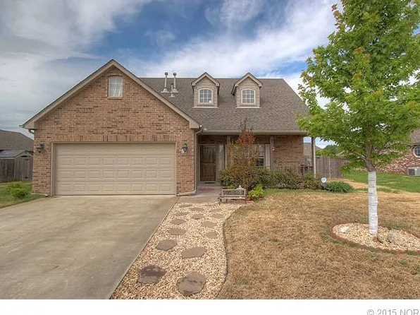 22 Cedar St, Kiefer, OK 74041