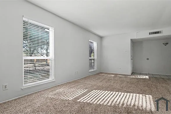 921 Middle Cove Dr — Photo 10