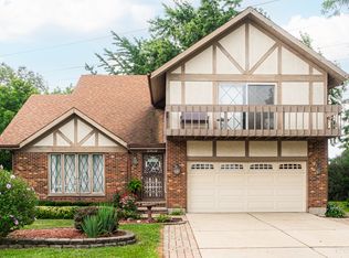 1205 N Scarlet Dr, Addison, IL 60101