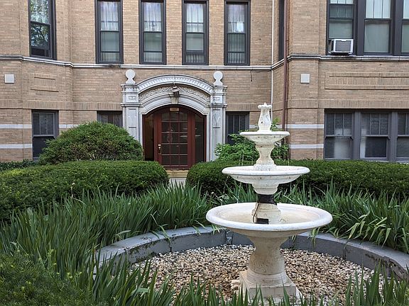 3rd image of 1337 W Lunt Ave APT 2K