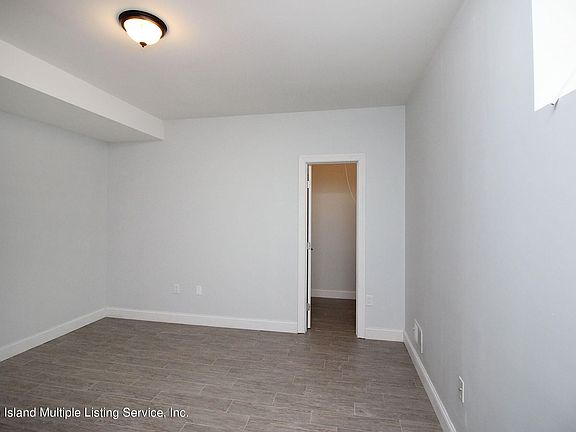4th image of 19 Serena Ct Floor 1
