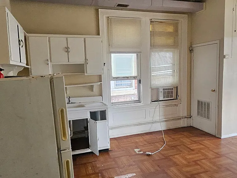 2206 W Tioga St #3 — Photo 2