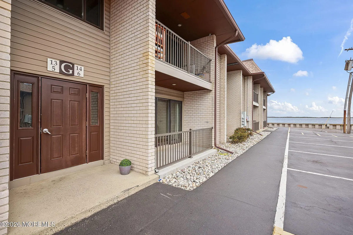 Building Photo - 330 Shore Dr #G-6