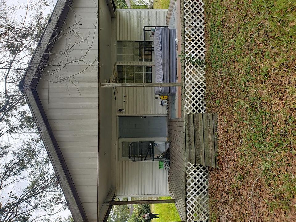 2nd image of 511 E 3rd St