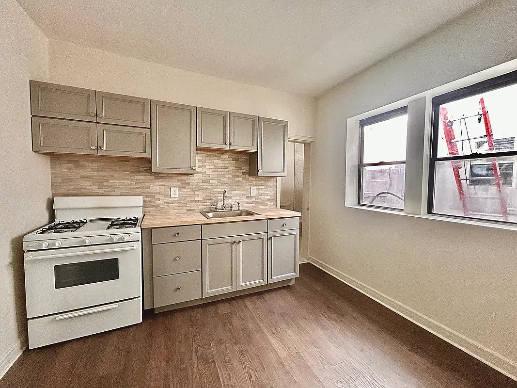 2117 Avenue U — Photo 2