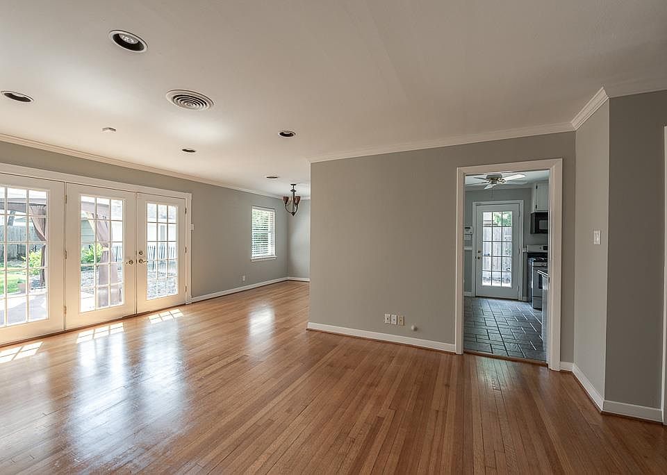 1st image of 4005 Newshire Dr