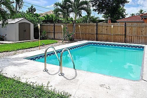 1st image of 885 NW 6th Ave