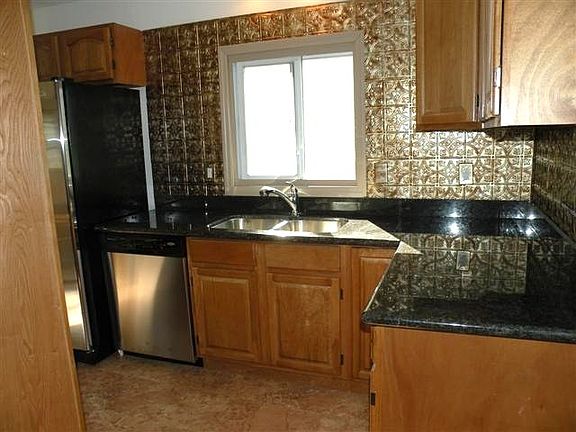 3rd image of 2445 Maria Blvd