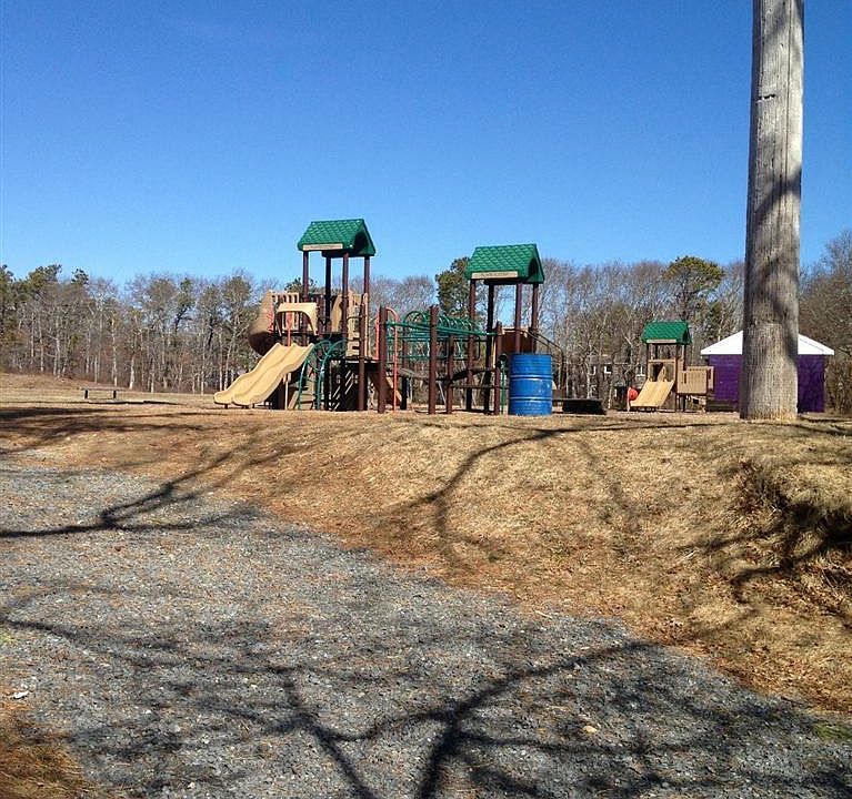 2nd image of 4 Lakewood Circle