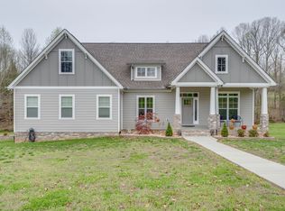 208 Highland Ln, Burns, TN 37029