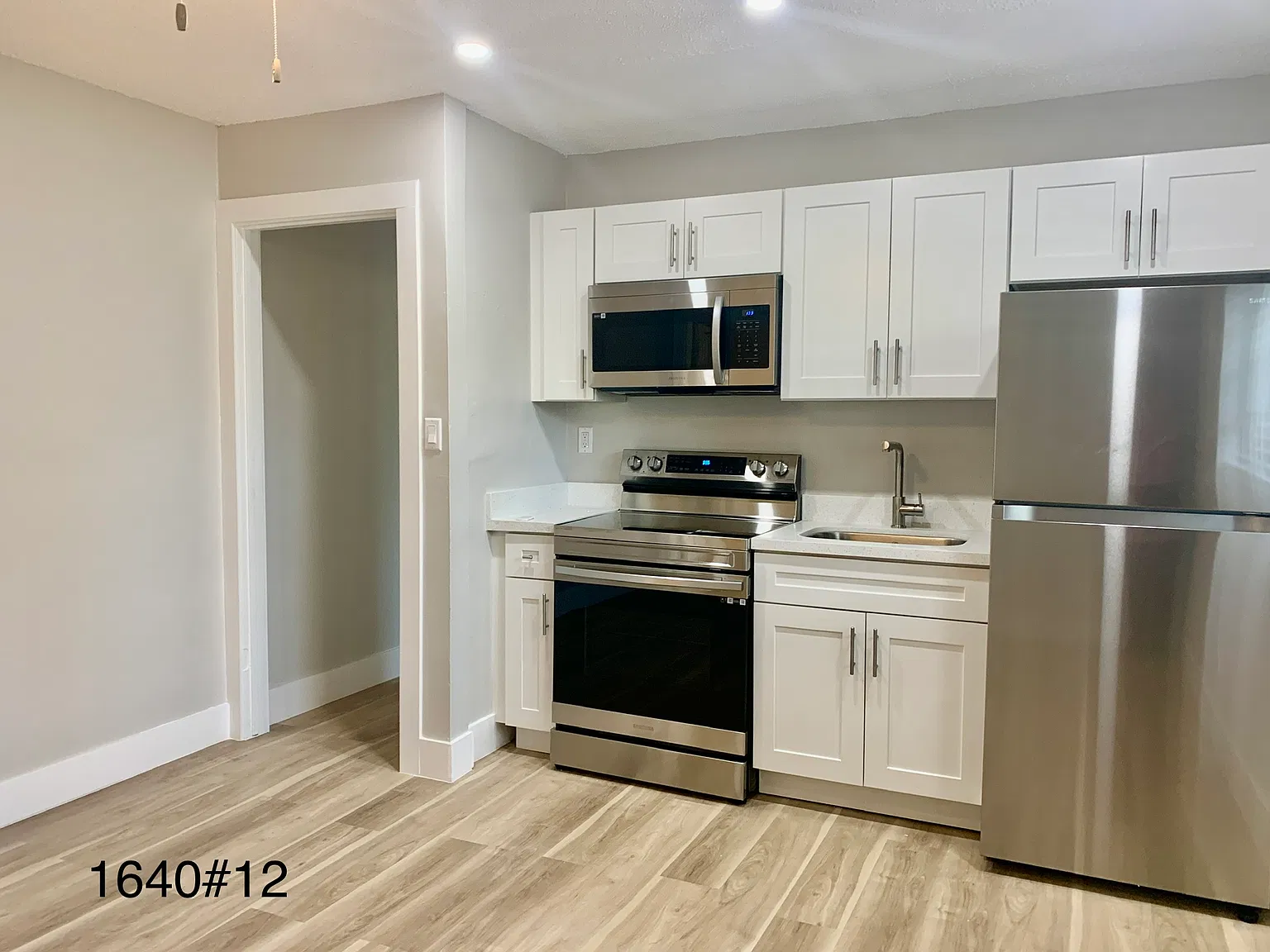 1640 N Dixie Hwy — Photo 1