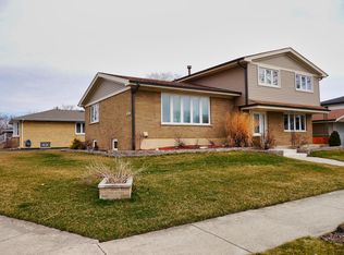 10109 S Kilbourn Ave, Oak Lawn, IL 60453