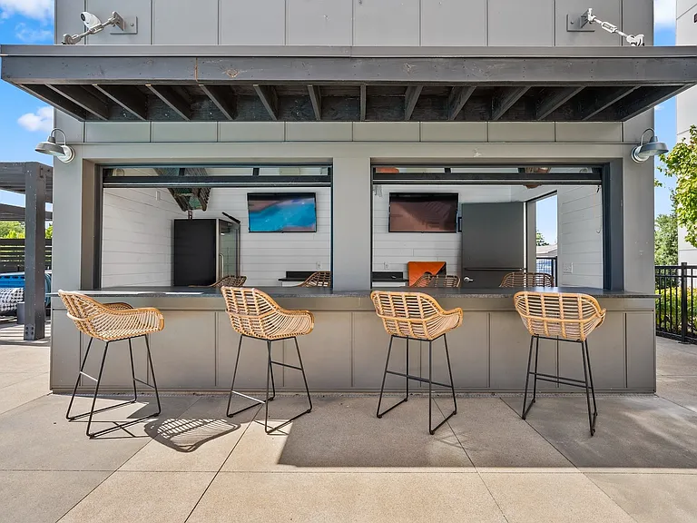 Resort Style Pool & Tiki Bar
