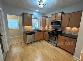 83 Waverly St, Warwick, RI 02889