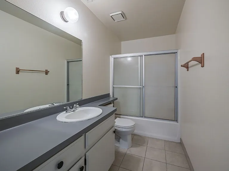 1021 W Perdew Ave — Photo 16