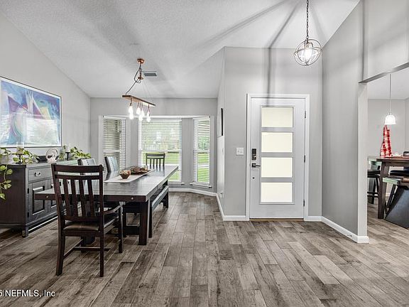 5th image of 10942 BERKSHIRE Lane