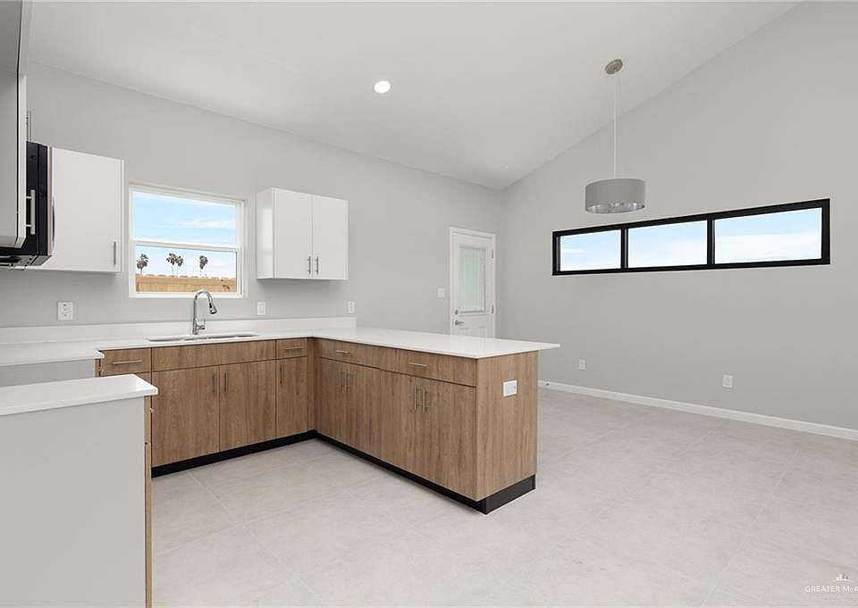 1st image of 704 Oriole Rd #4