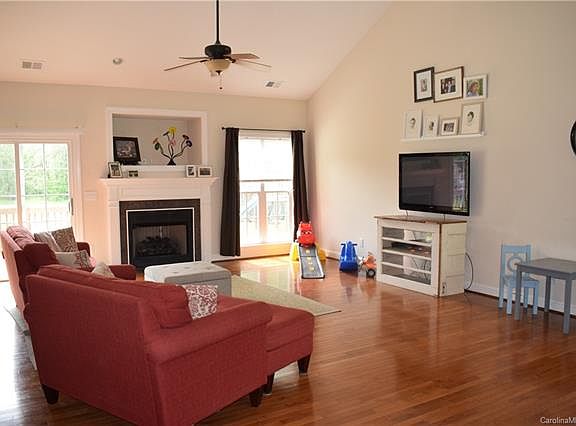 3rd image of 380 Roger Dr