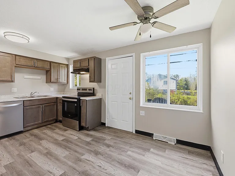 1759 Lonsdale Rd #B — Photo 6