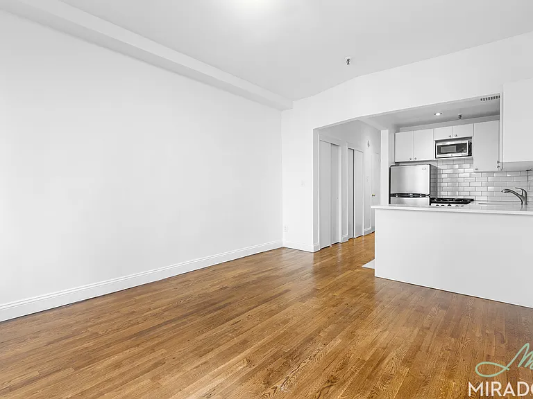 1435 York Ave #5C — Photo 3