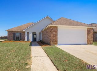 6630 Lakeridge Dr, Zachary, LA 70791