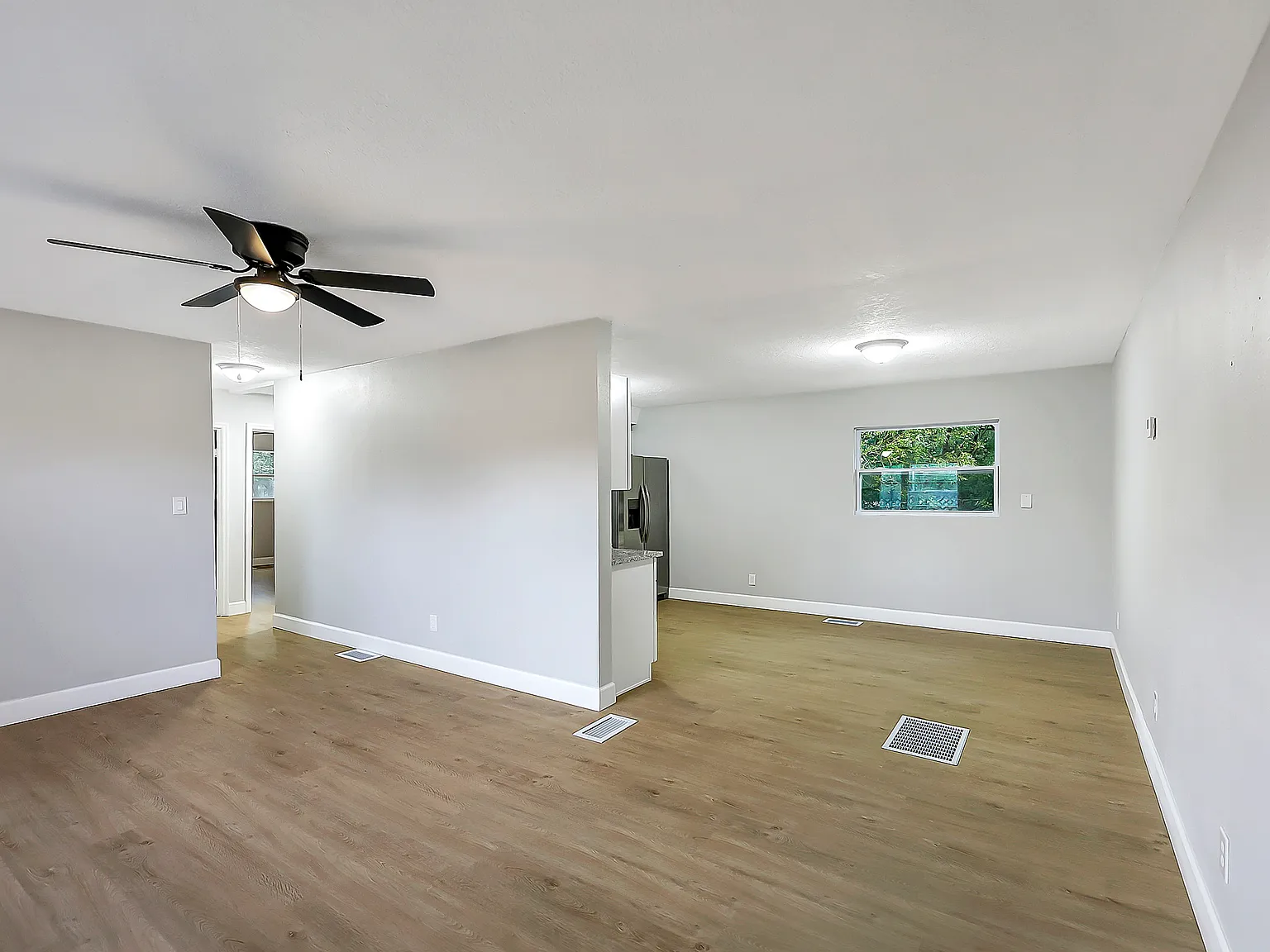 4 bed, 1920 sqft, $1,900 — Photo 2