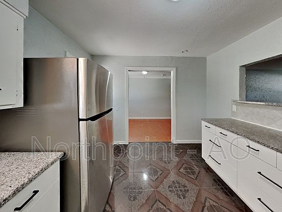 3rd image of 1742 Virginia St