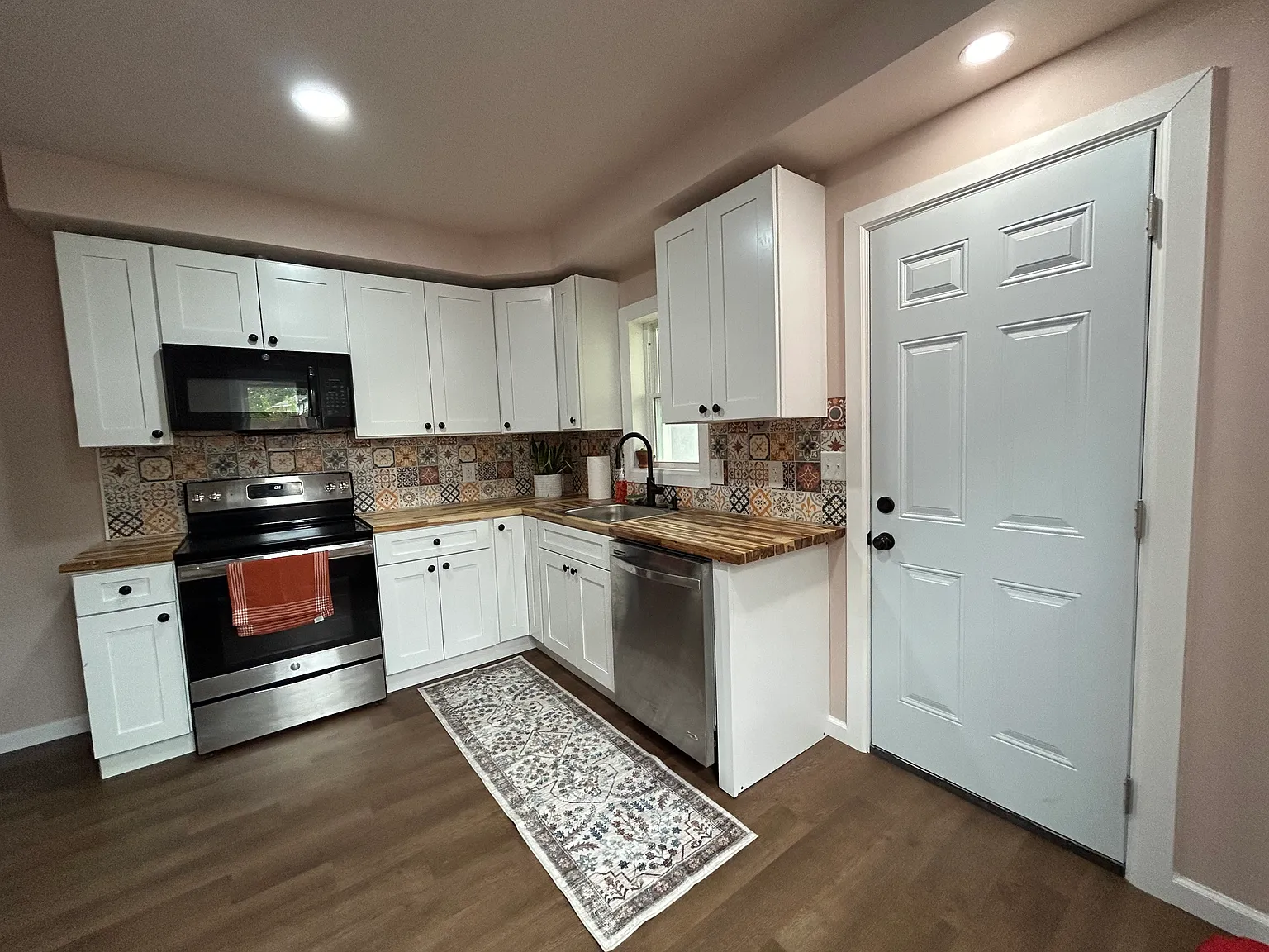 618 Lincoln St — Photo 2