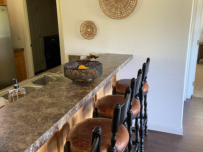 Kitchen bar