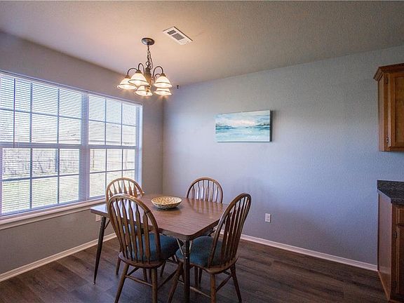 3rd image of 310 Willow Dr
